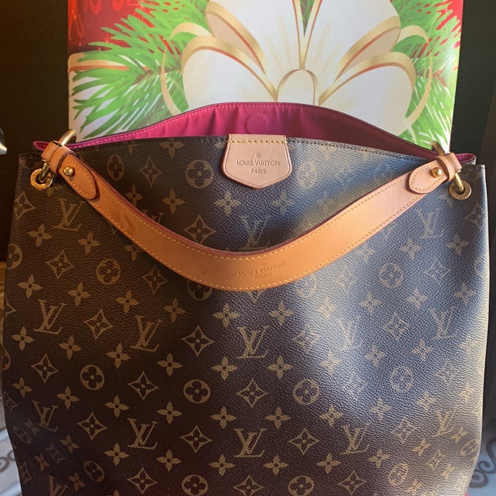 SOLD in stores Auth Louis Vuitton graceful mm pivione interior